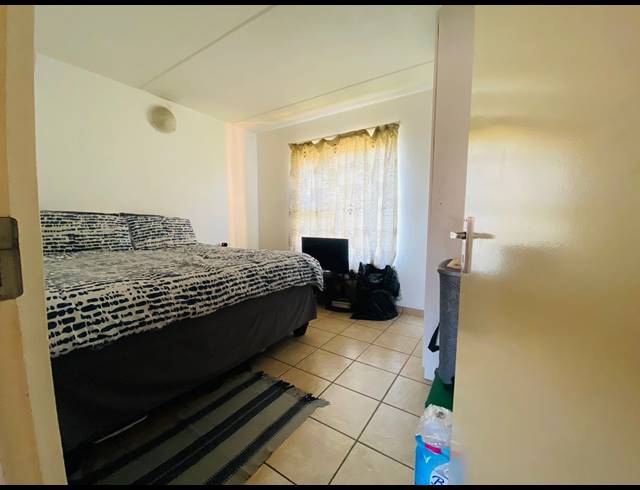 2 BEDROOM TOWNHOUSE FOR SALE IN CASTLEVIEW
